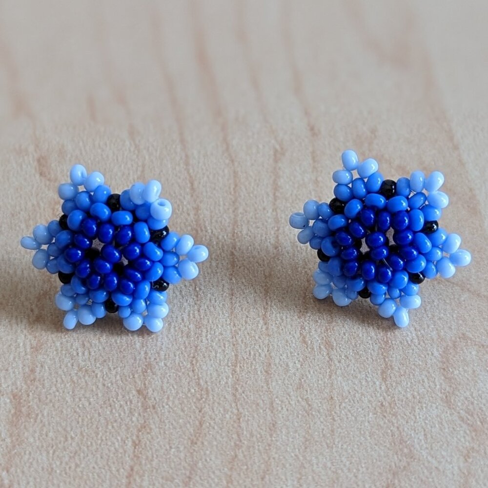 *NWOT* Blue Flower Studs Earrings 💠